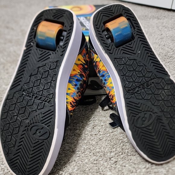 YOUTH Size 5 Heelys - Picture 4 of 4